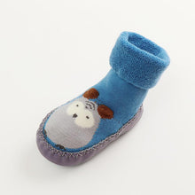 Load image into Gallery viewer, Socks with a Soul- Hakuna Matata- side view