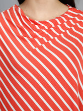 Load image into Gallery viewer, Neckline detail